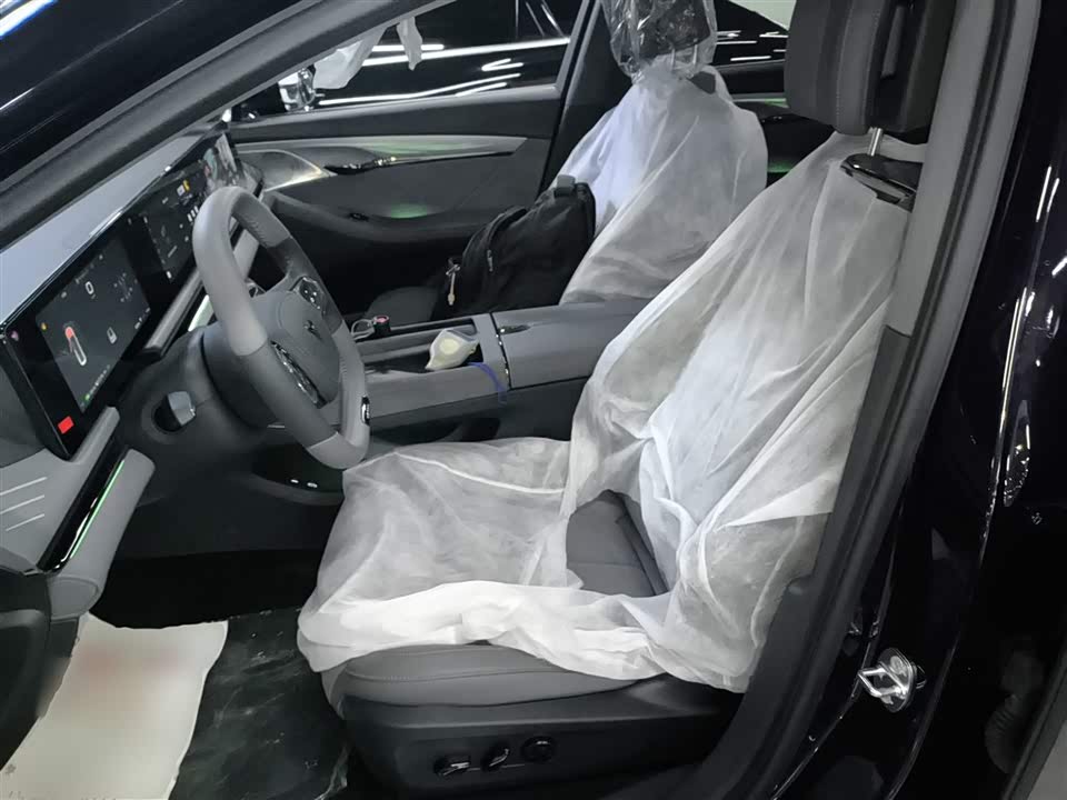 VOYAH Lantu chasing light