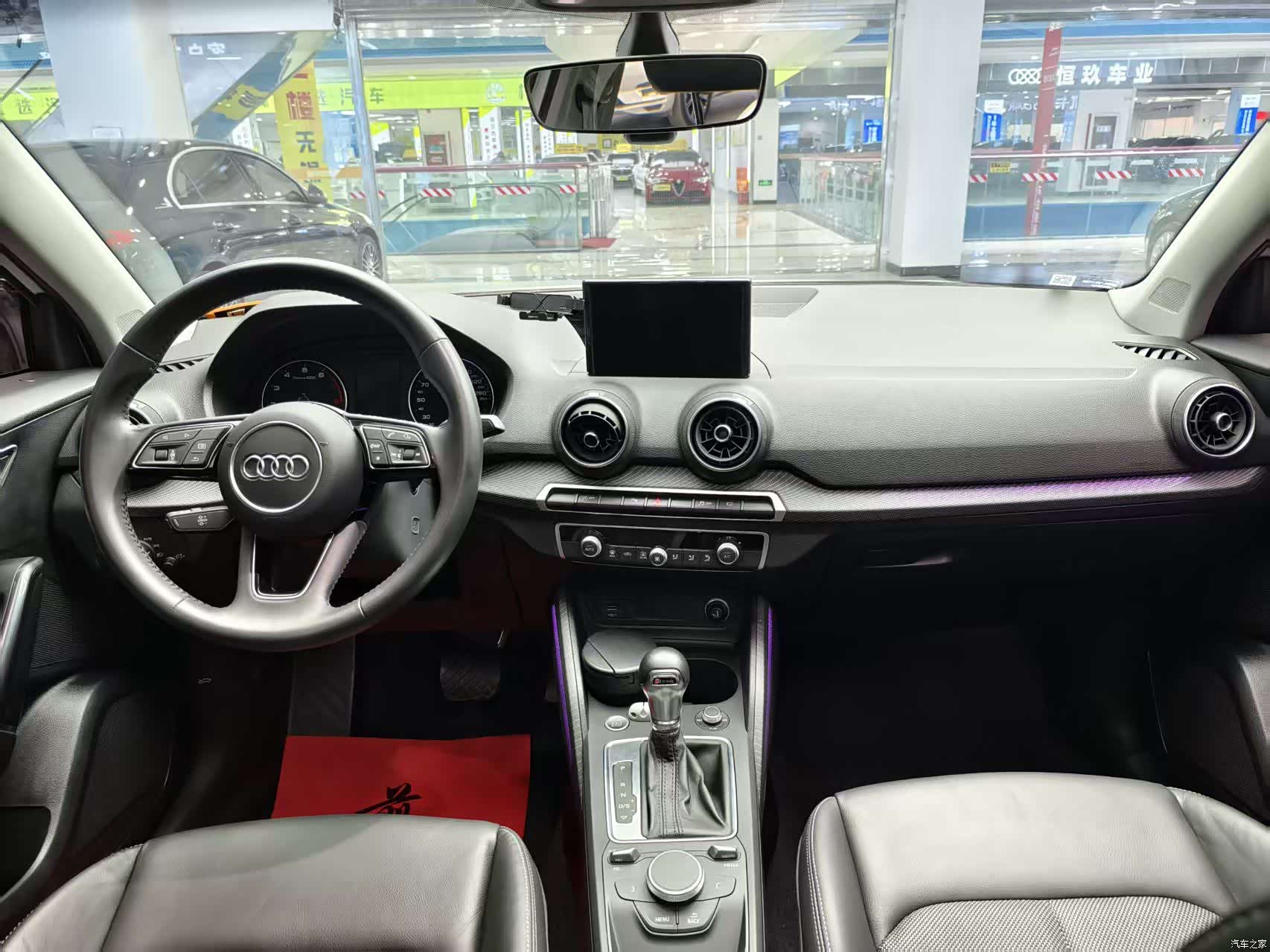 Audi Q2L, 2021 8