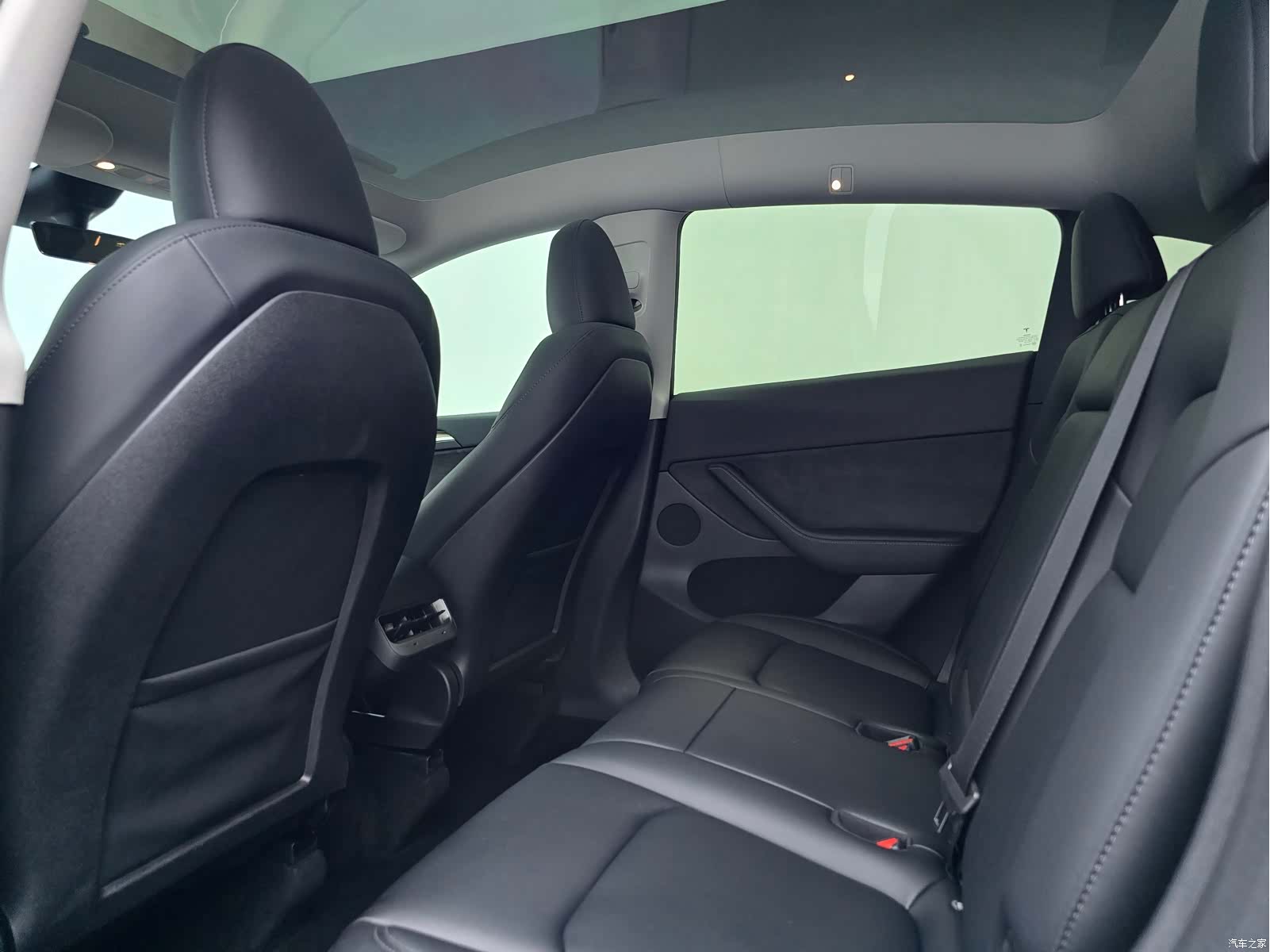 Tesla Model Y, 2023 17