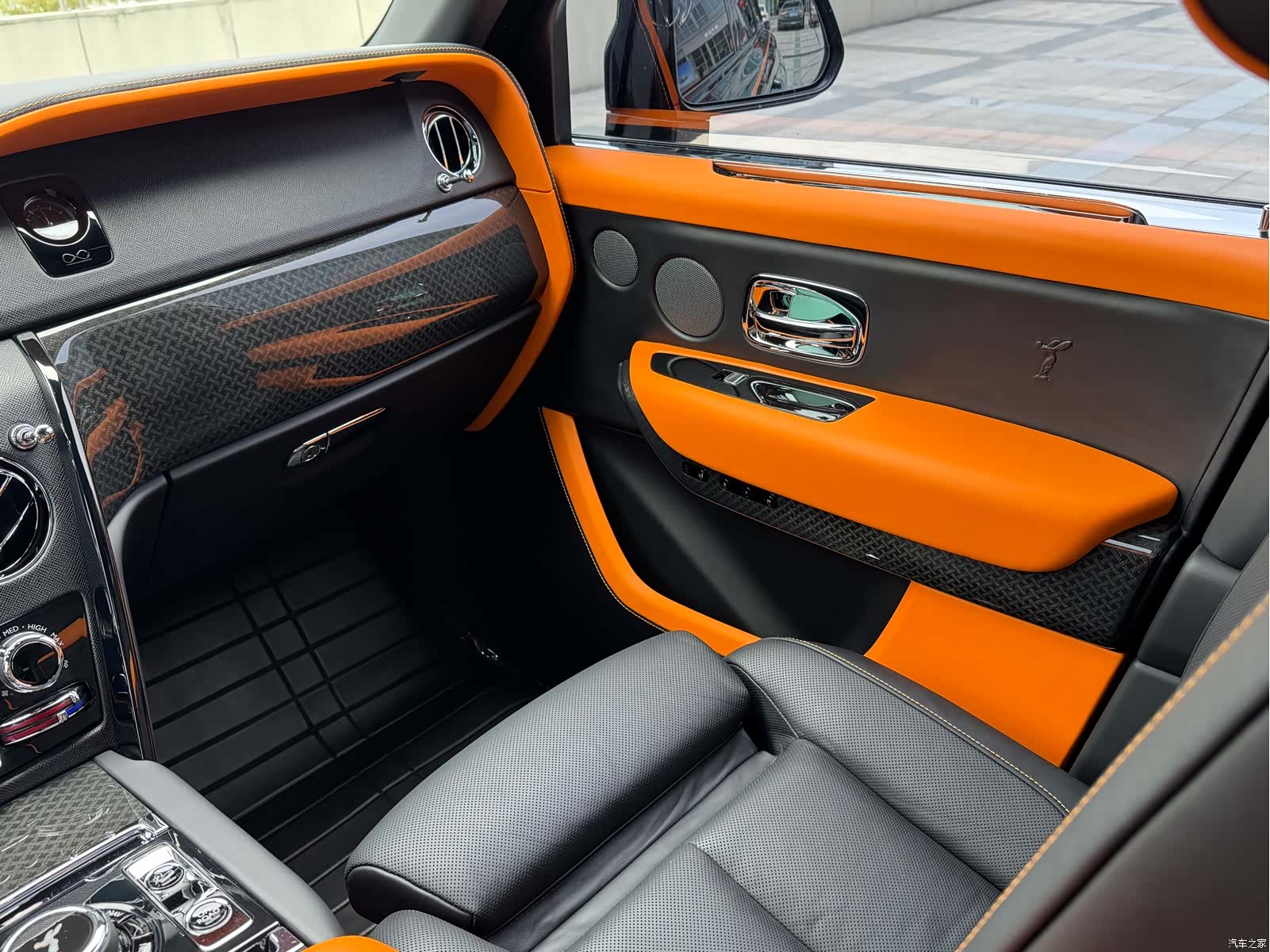 Rolls-Royce Cullinan, 2023 14