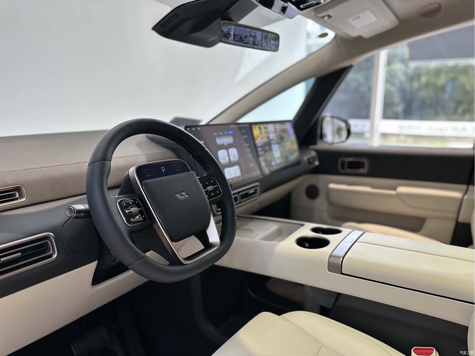 Li Auto MEGA, 2025 7