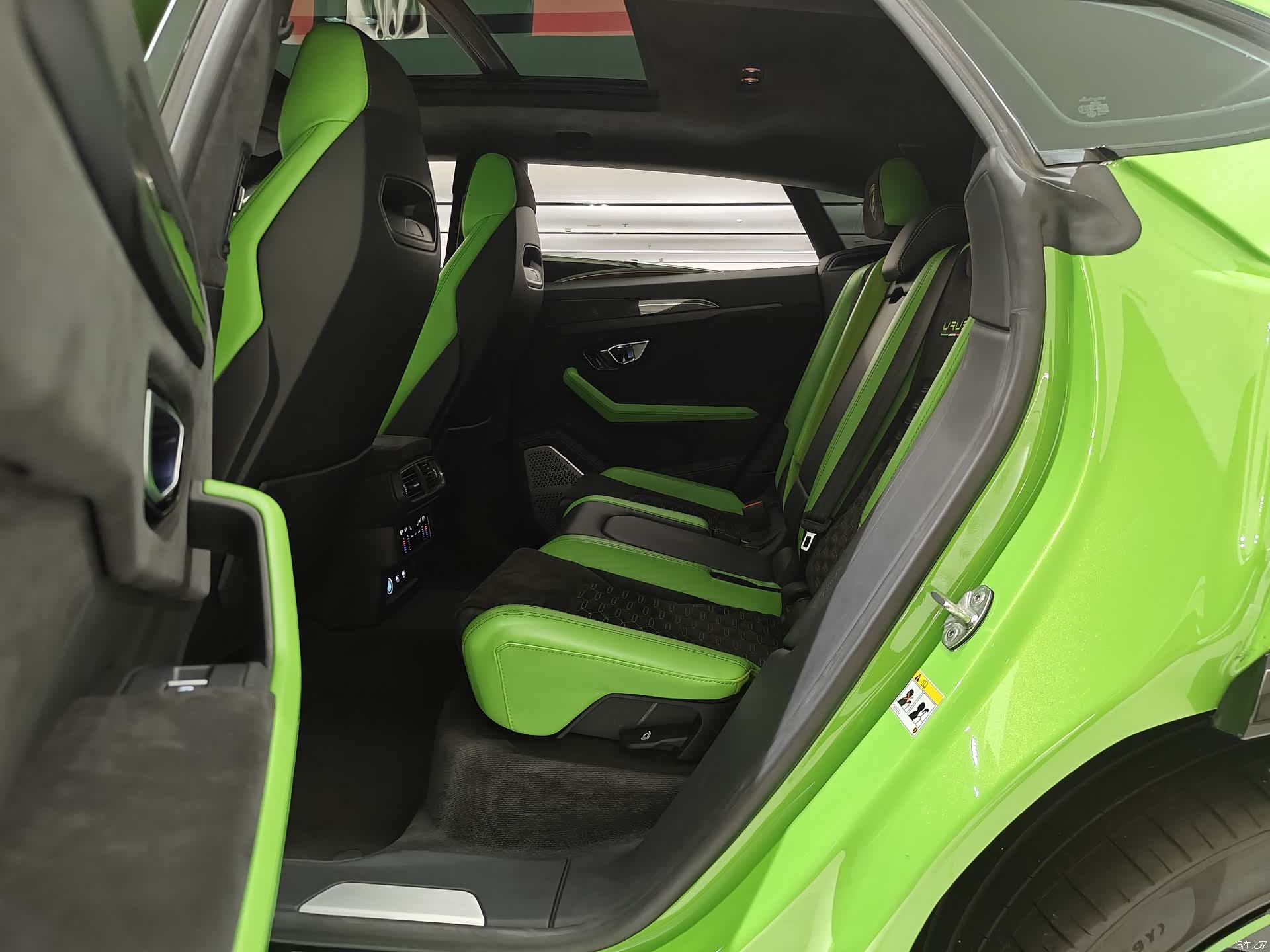 Lamborghini Urus, 2021 9