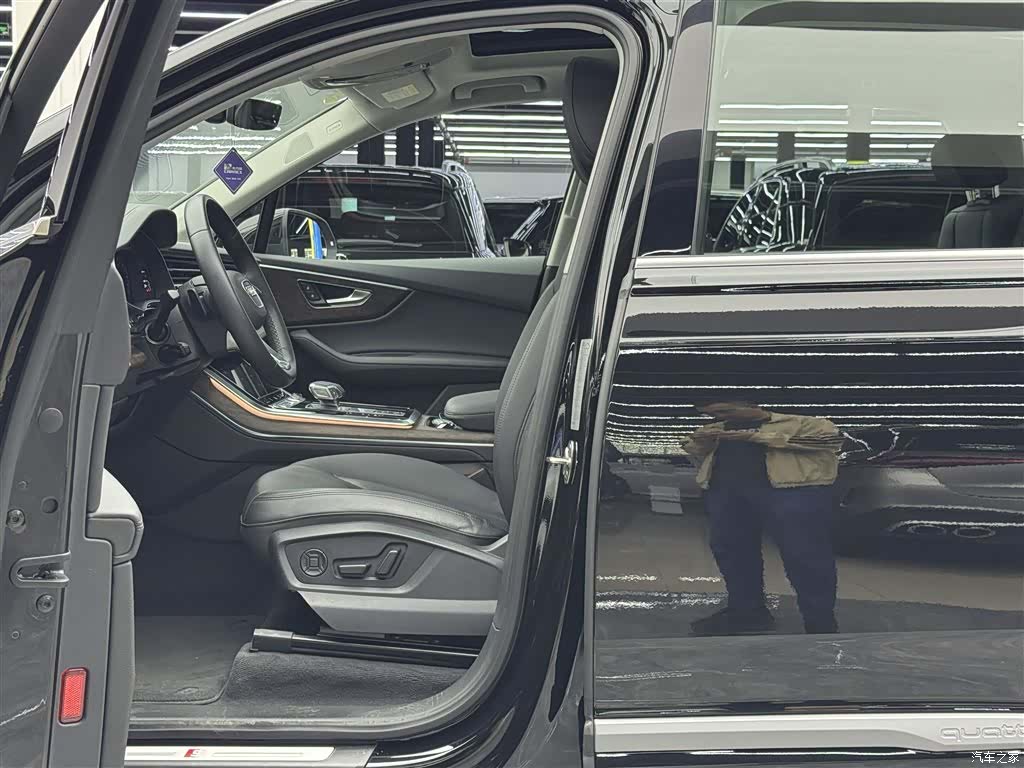 Audi Q7, 2023 6