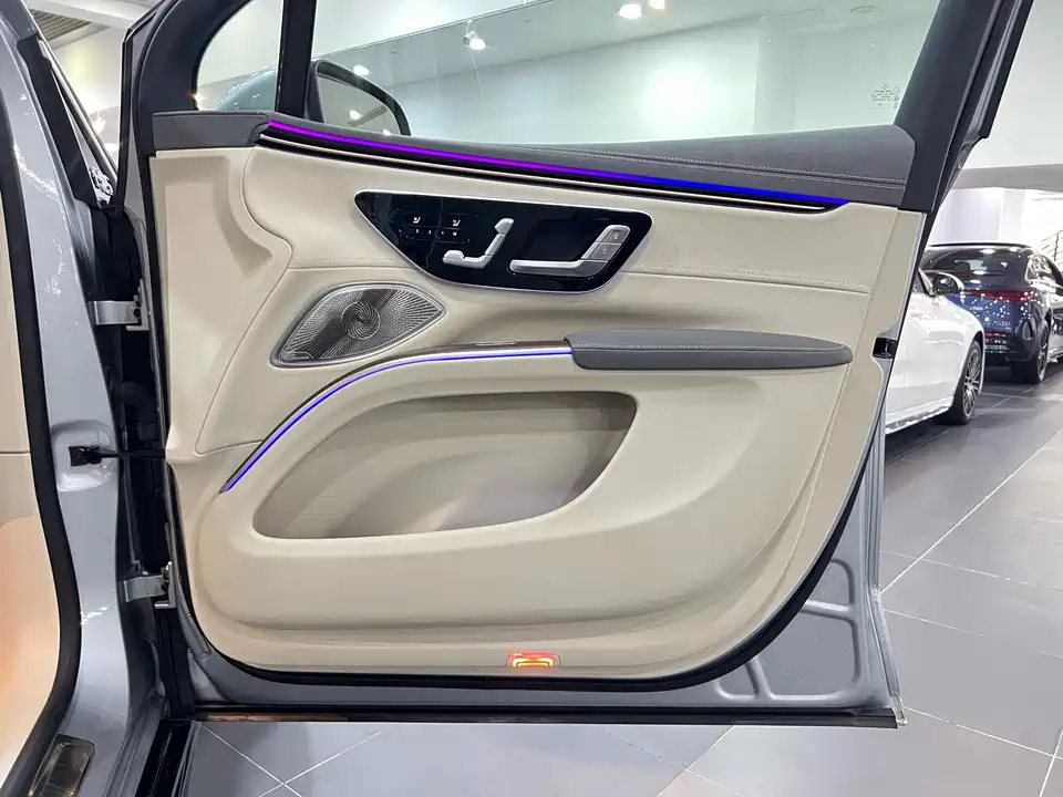 Mercedes-Benz EQS SUV