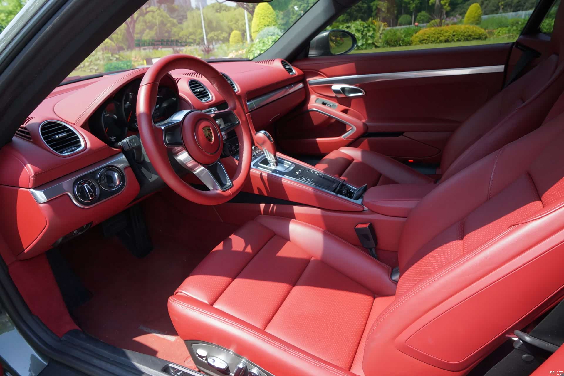 Porsche Cayman, 2024 все фото