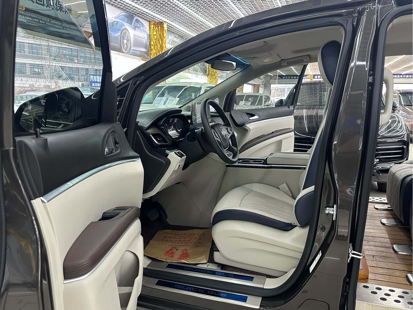 Buick GL8, 2022 10