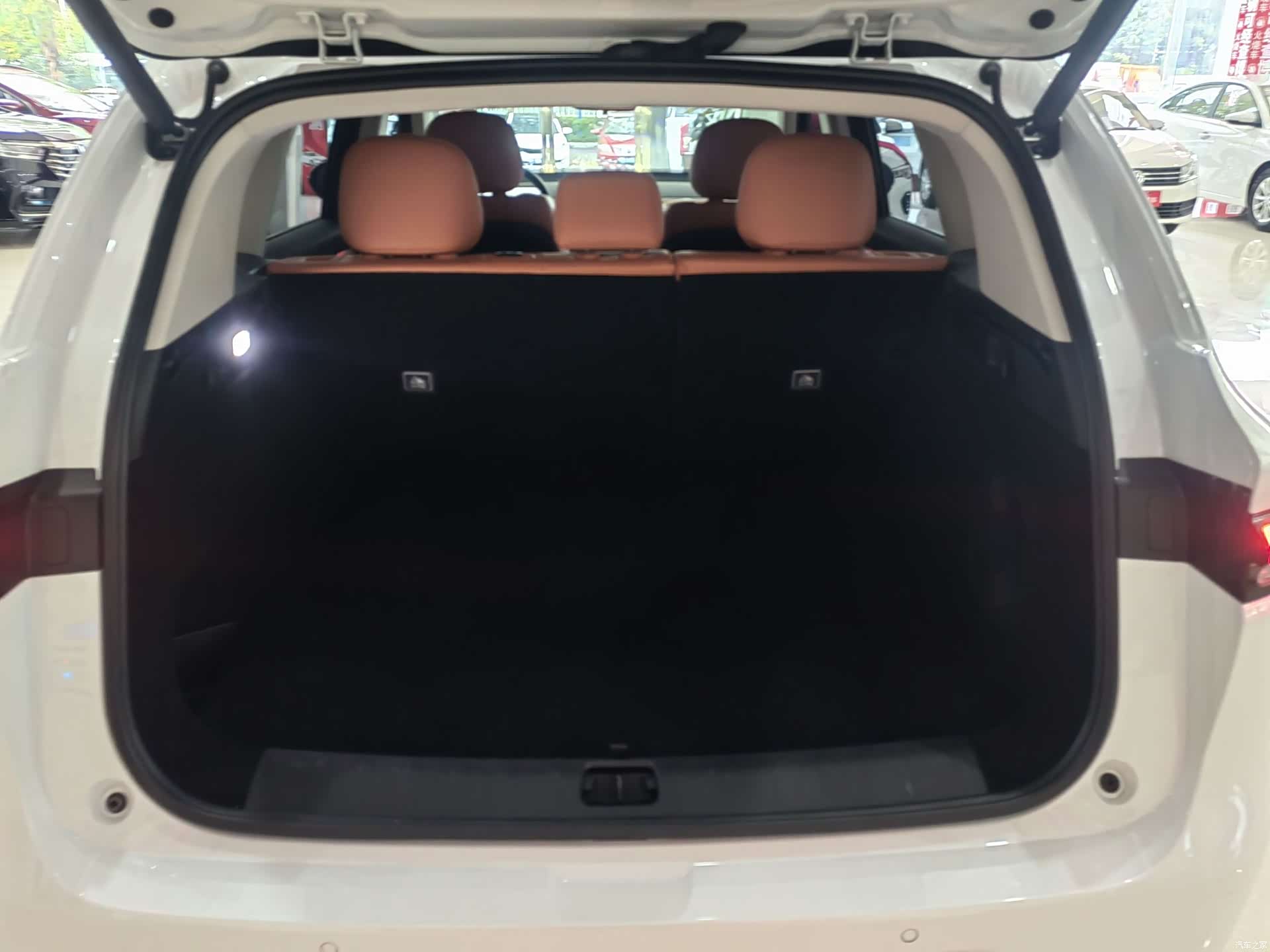 Leapmotor C10, 2024 13