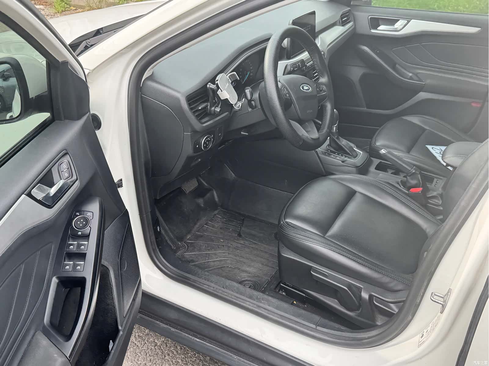 Ford Focus, 2019 все фото