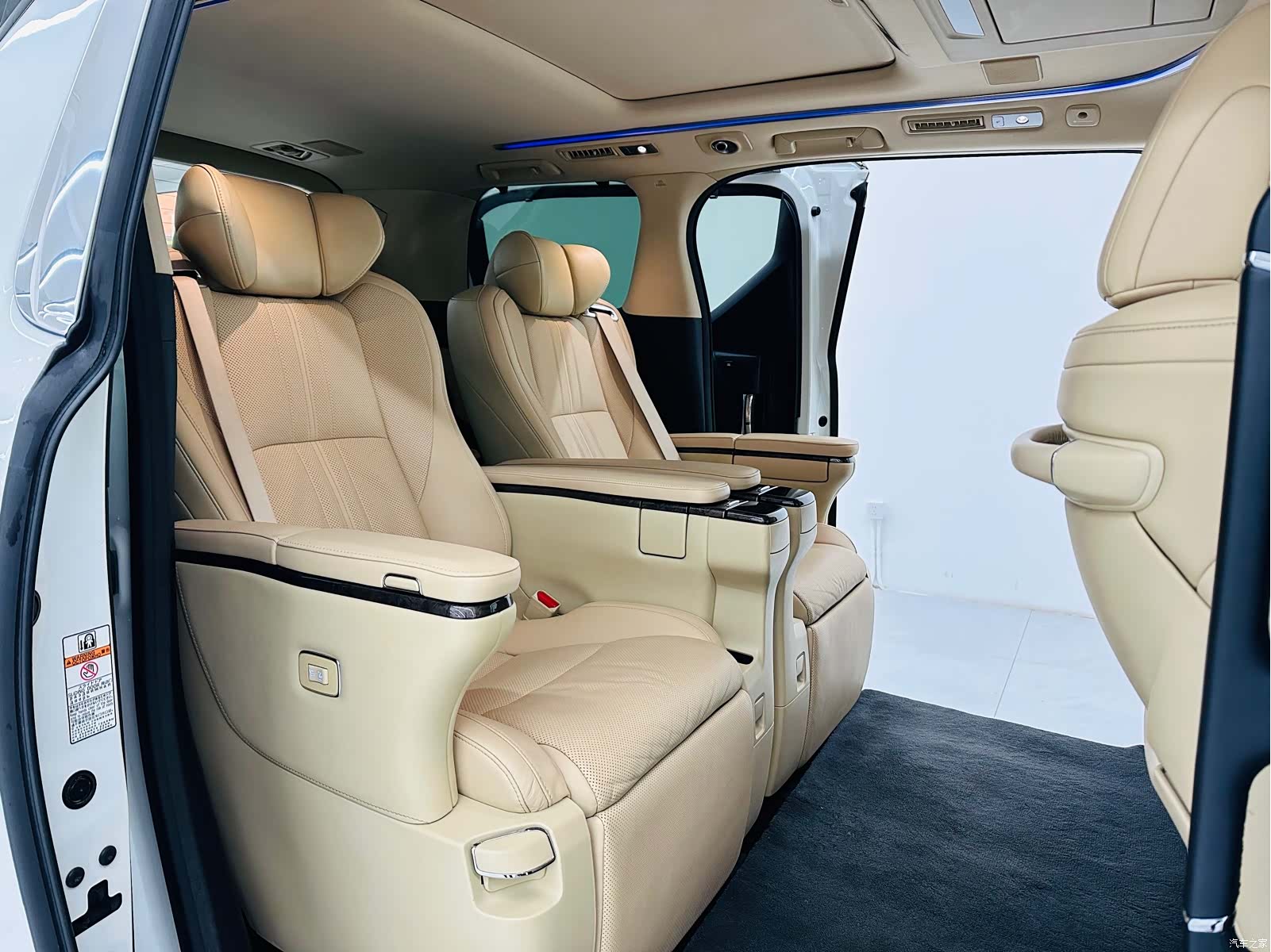 Toyota Alphard, 2018 11