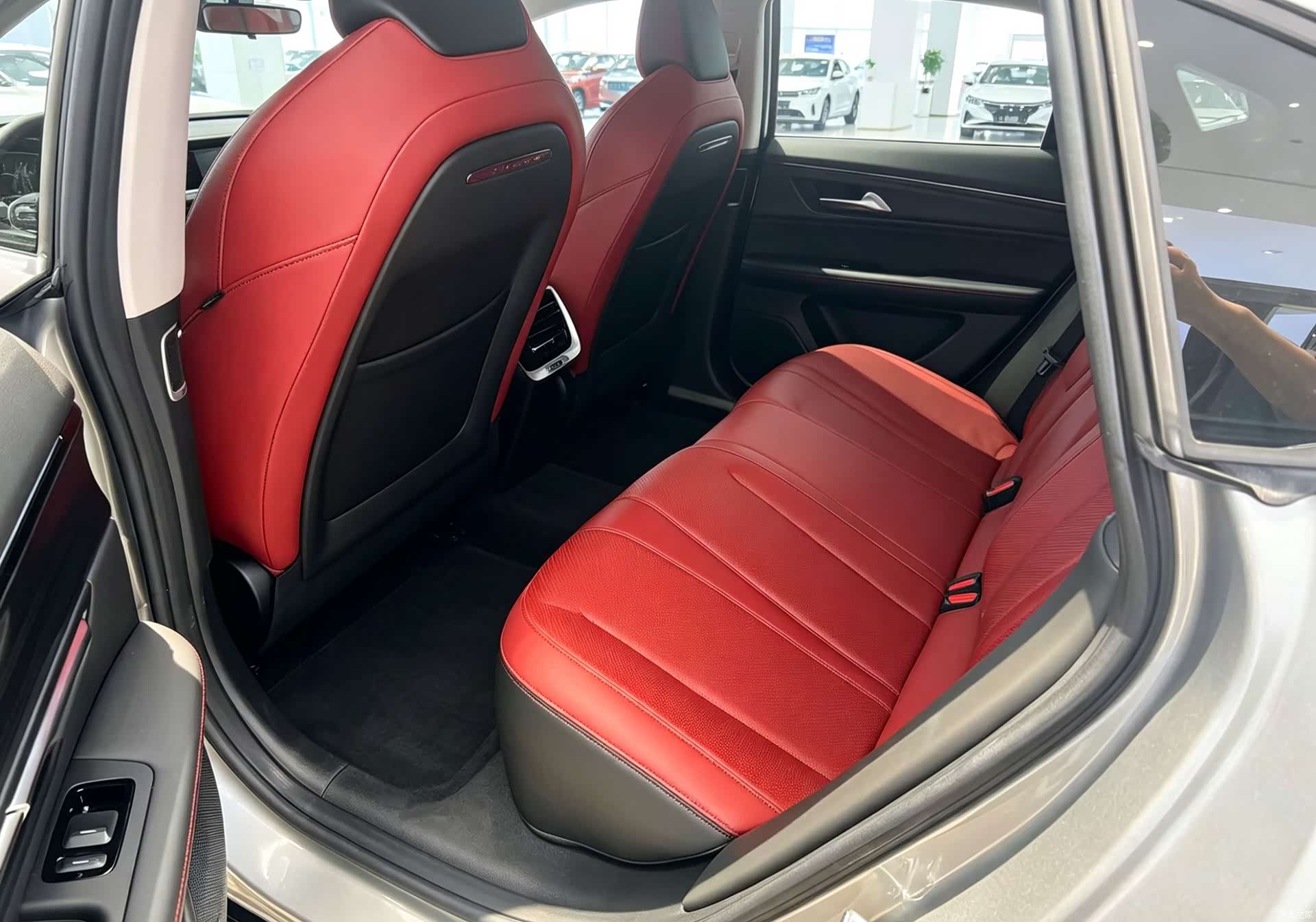 Xpeng P7, 2021 9