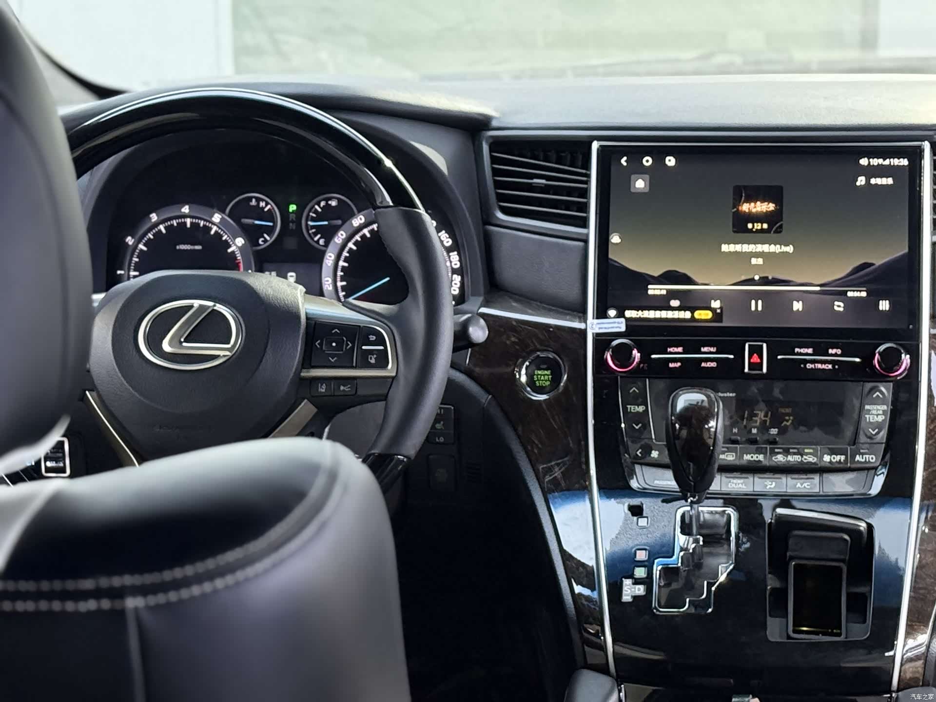 Toyota Alphard, 2011 все фото