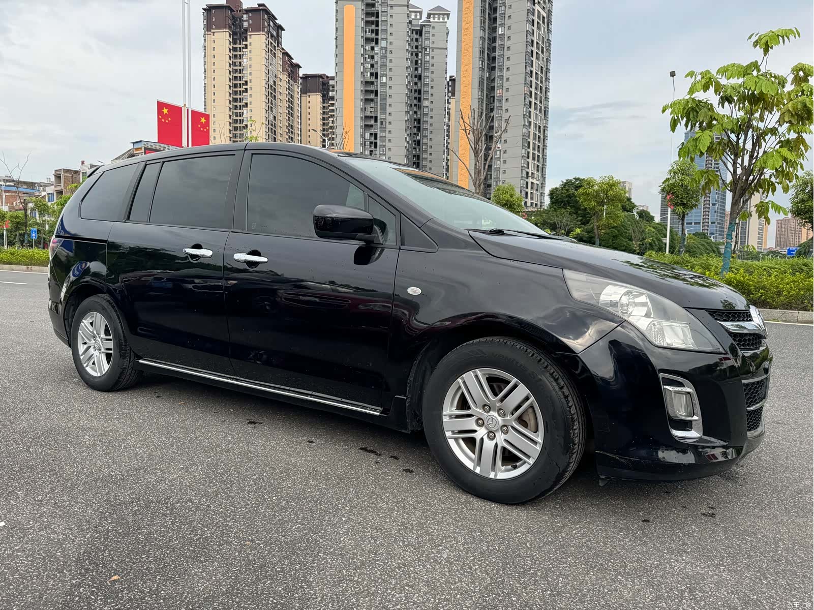 Mazda 8, 2012 3