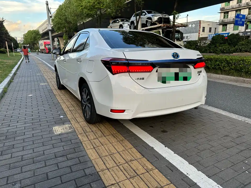 Toyota Corolla dual engine E+ Toyota Corolla dual engine E+