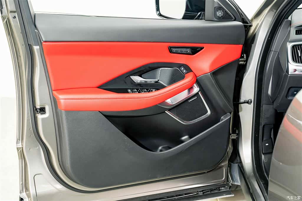 Land Rover E-PACE, 2023 16