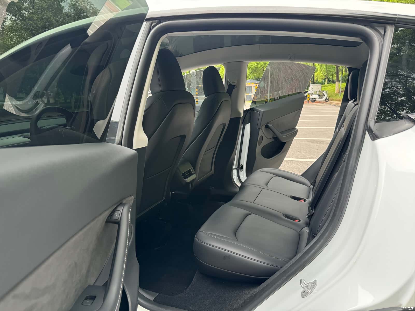 Tesla Model Y, 2024 12