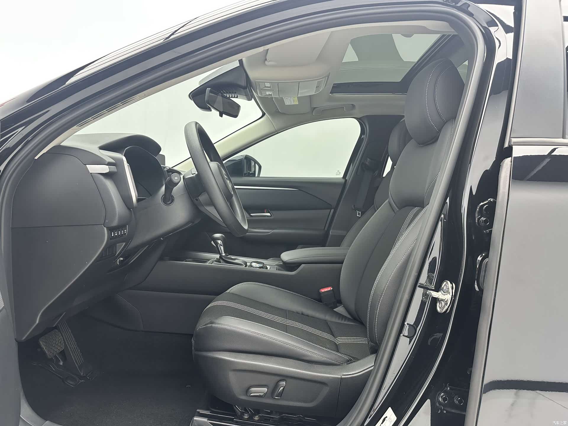 Mazda CX-50, 2023 все фото