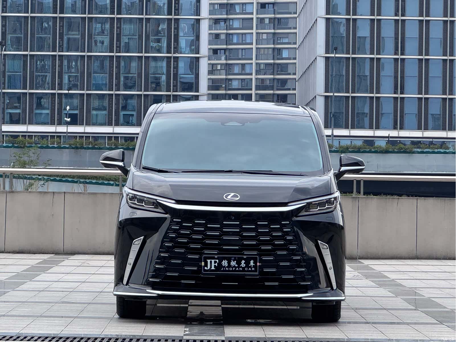 Lexus LM, 2024 1