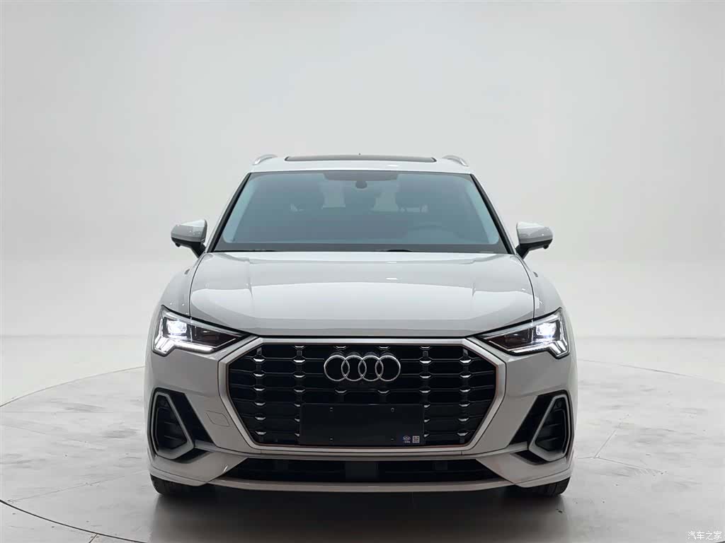 Audi Q3, 2023 2