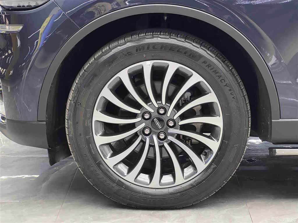 Lincoln Aviator, 2023 4
