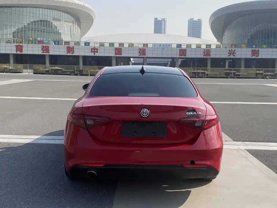 Alfa Romeo Giulia Alfa Romeo Giulia