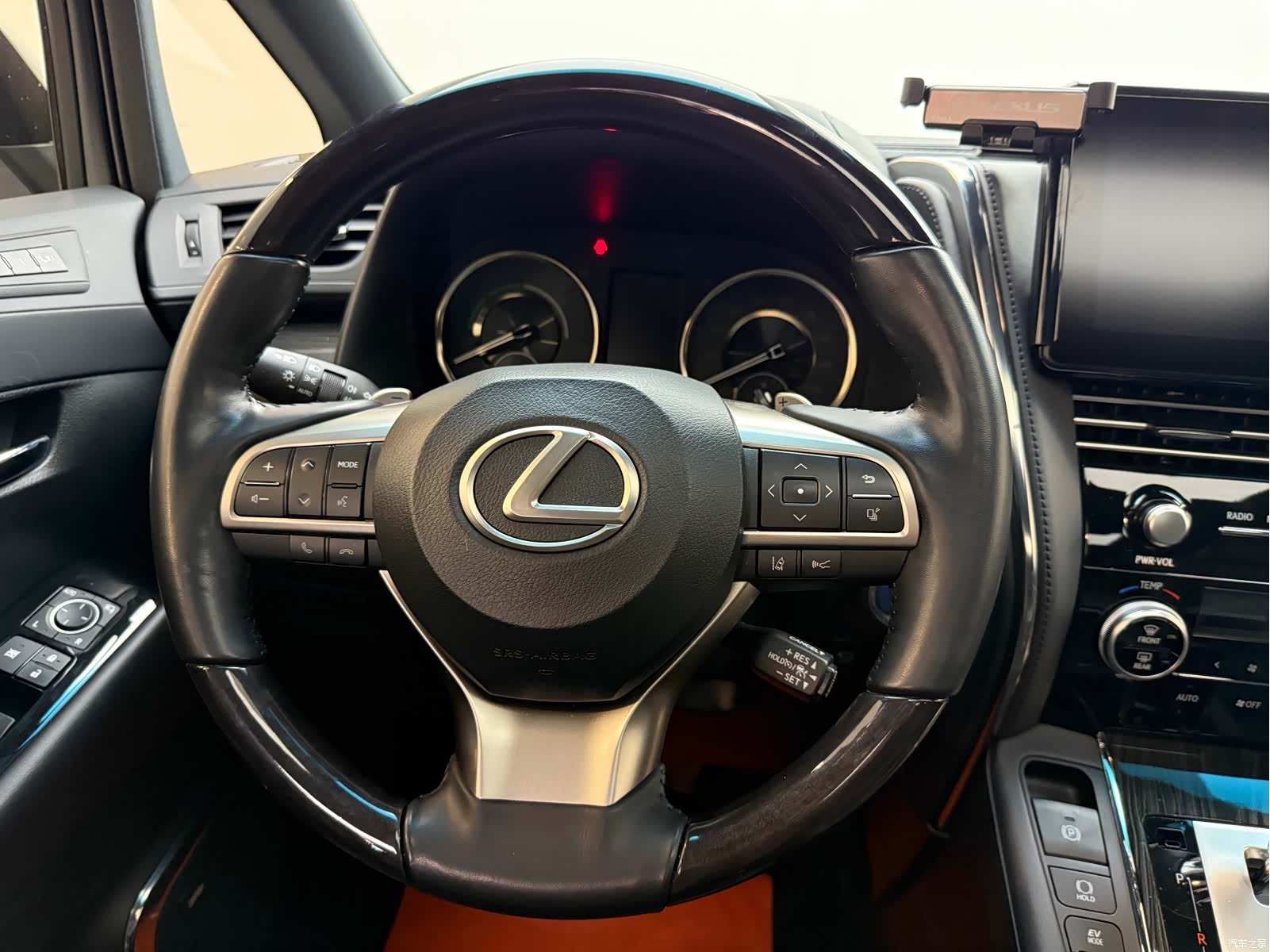 Lexus LM, 2022 18