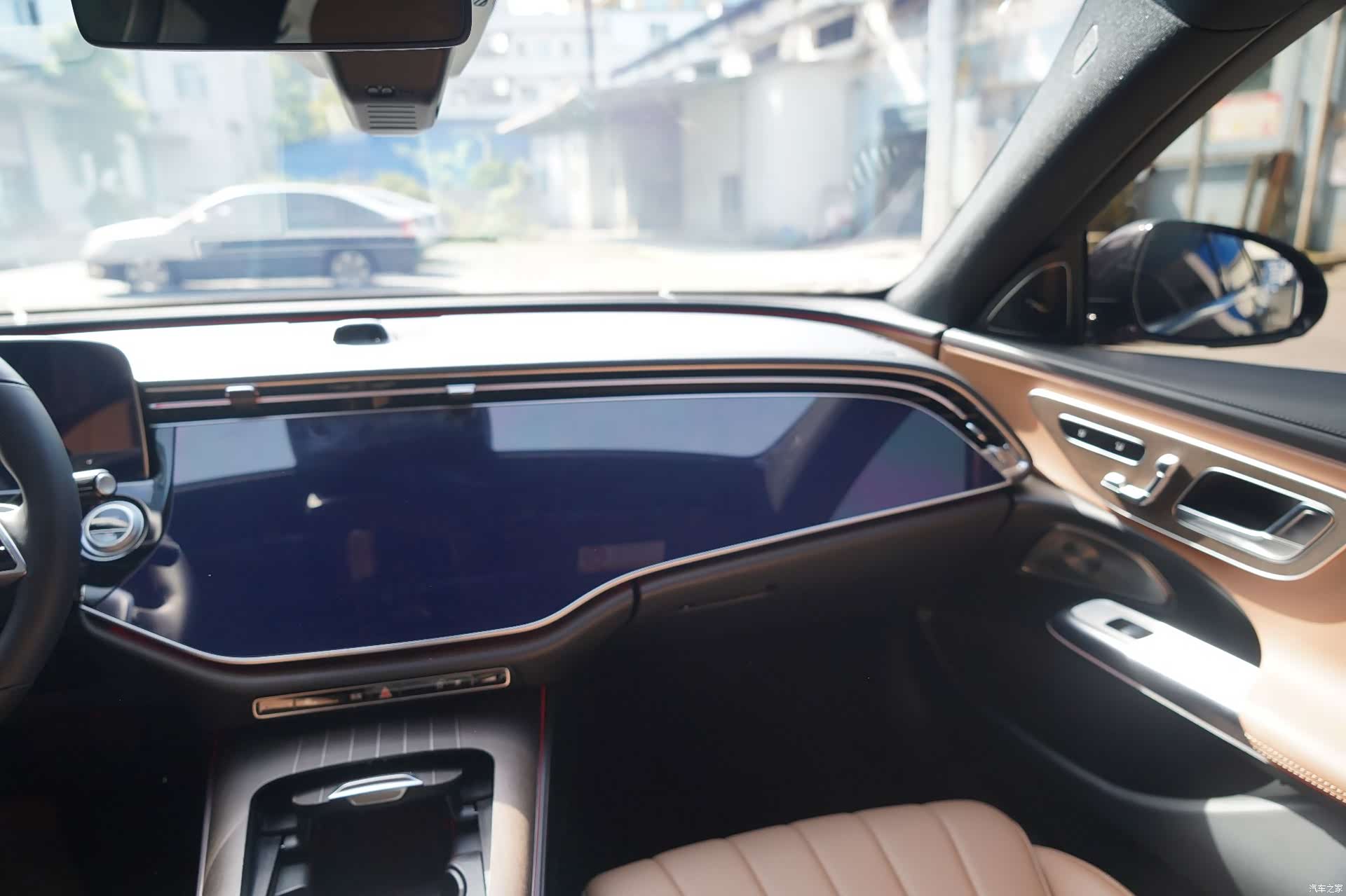 Mercedes-Benz E-Class, 2024 13
