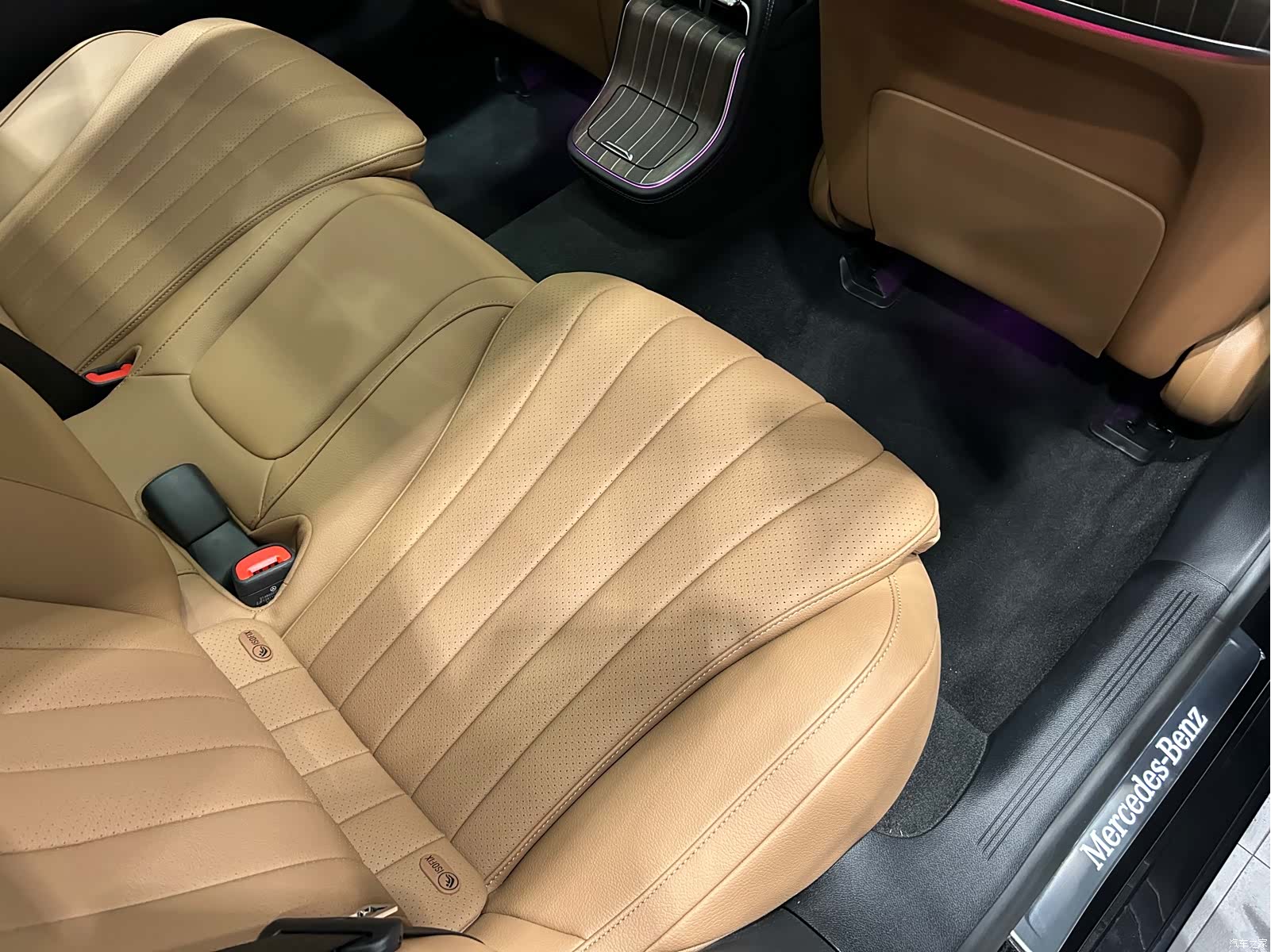 Mercedes-Benz E-Class, 2024 14
