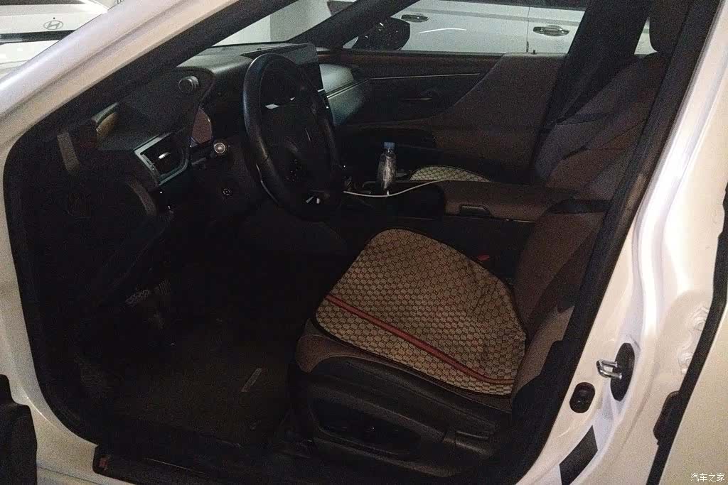 Lexus ES, 2024 9