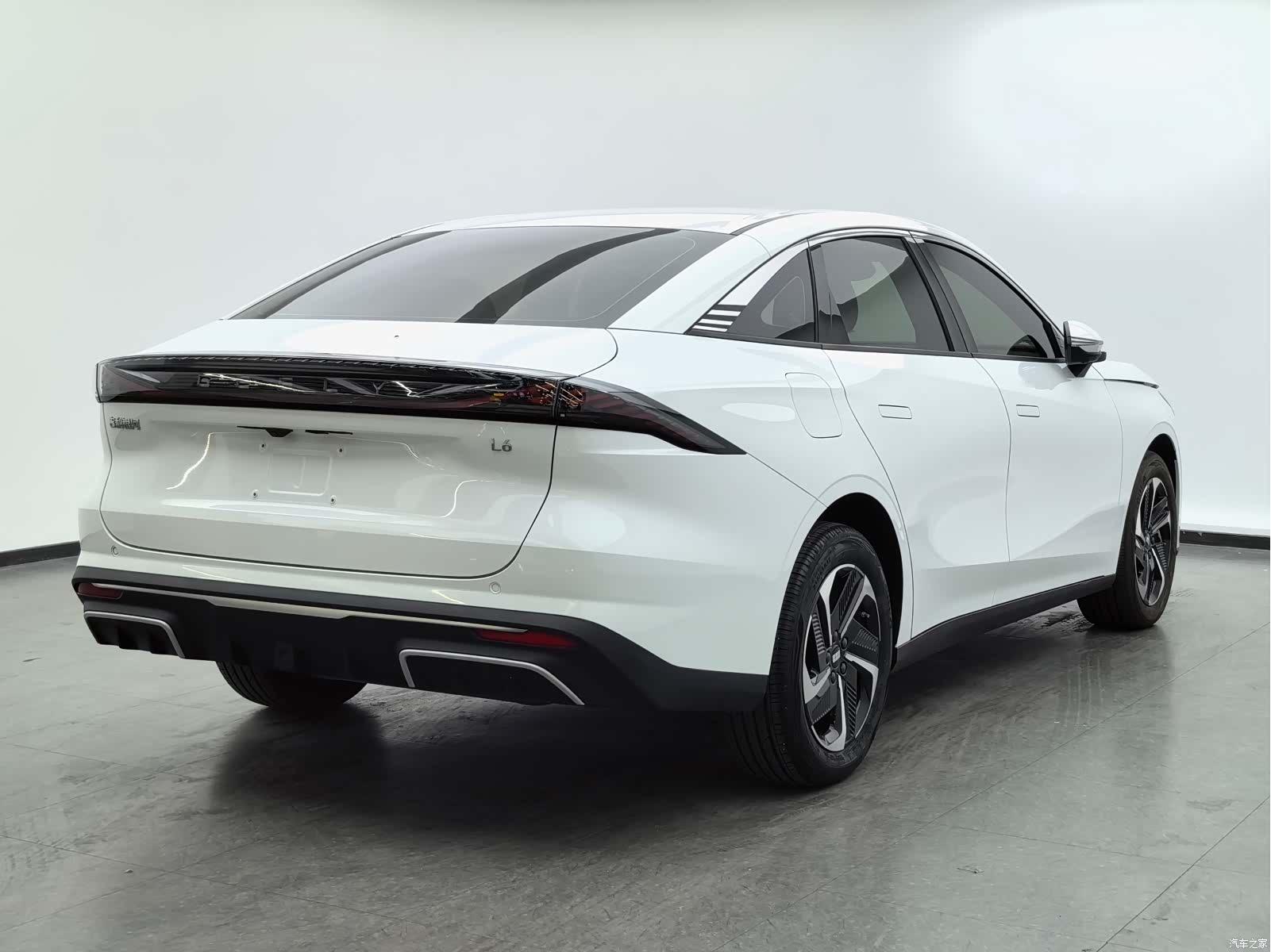 Geely Galaxy L6, 2024 4