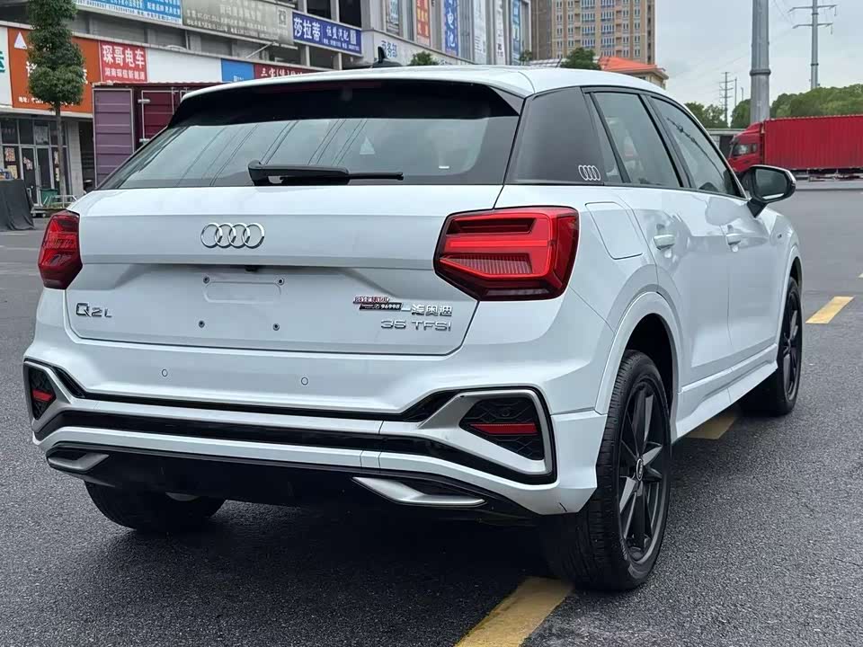 Audi Q2L