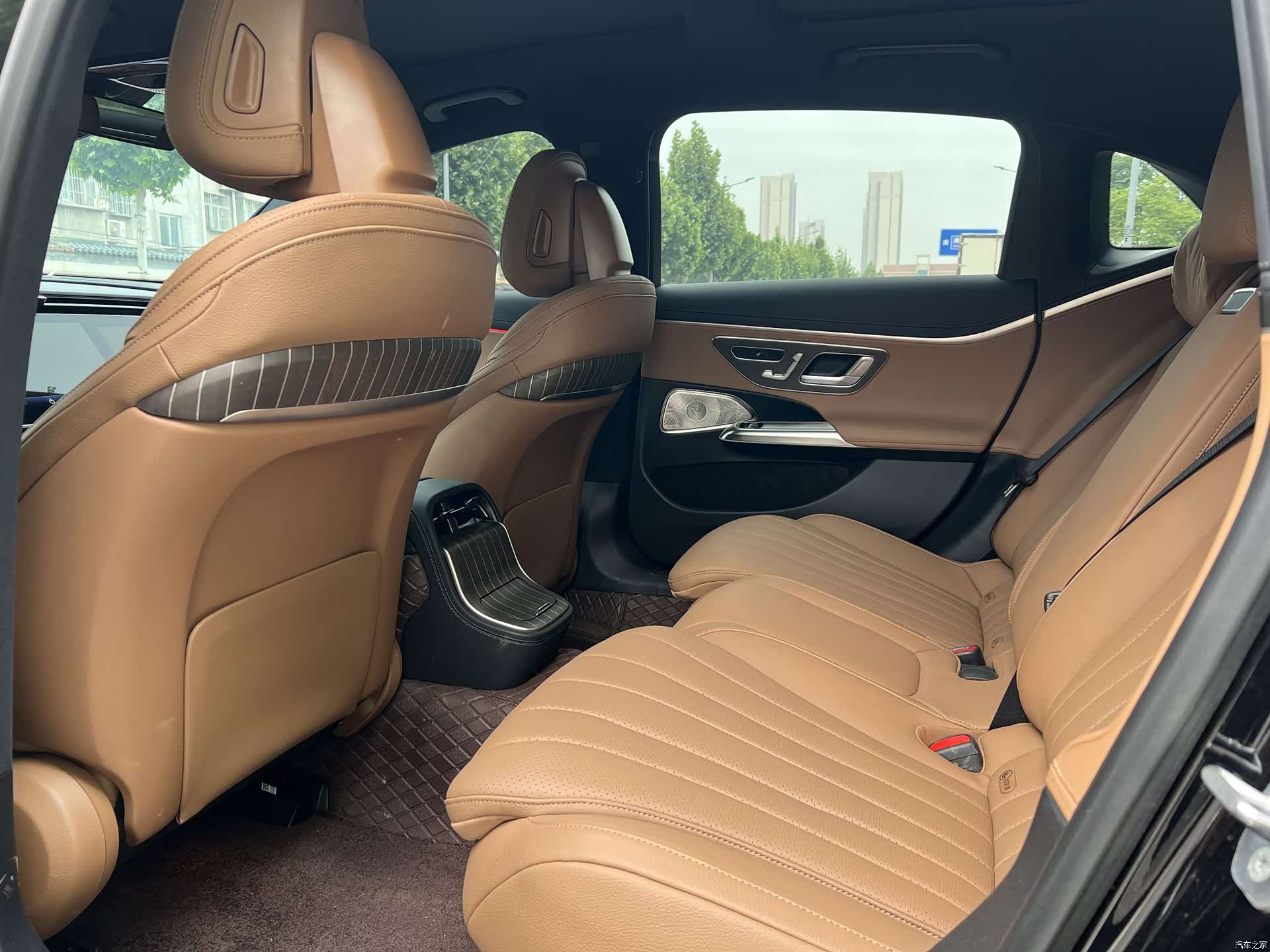 Mercedes-Benz E-Class, 2024 8