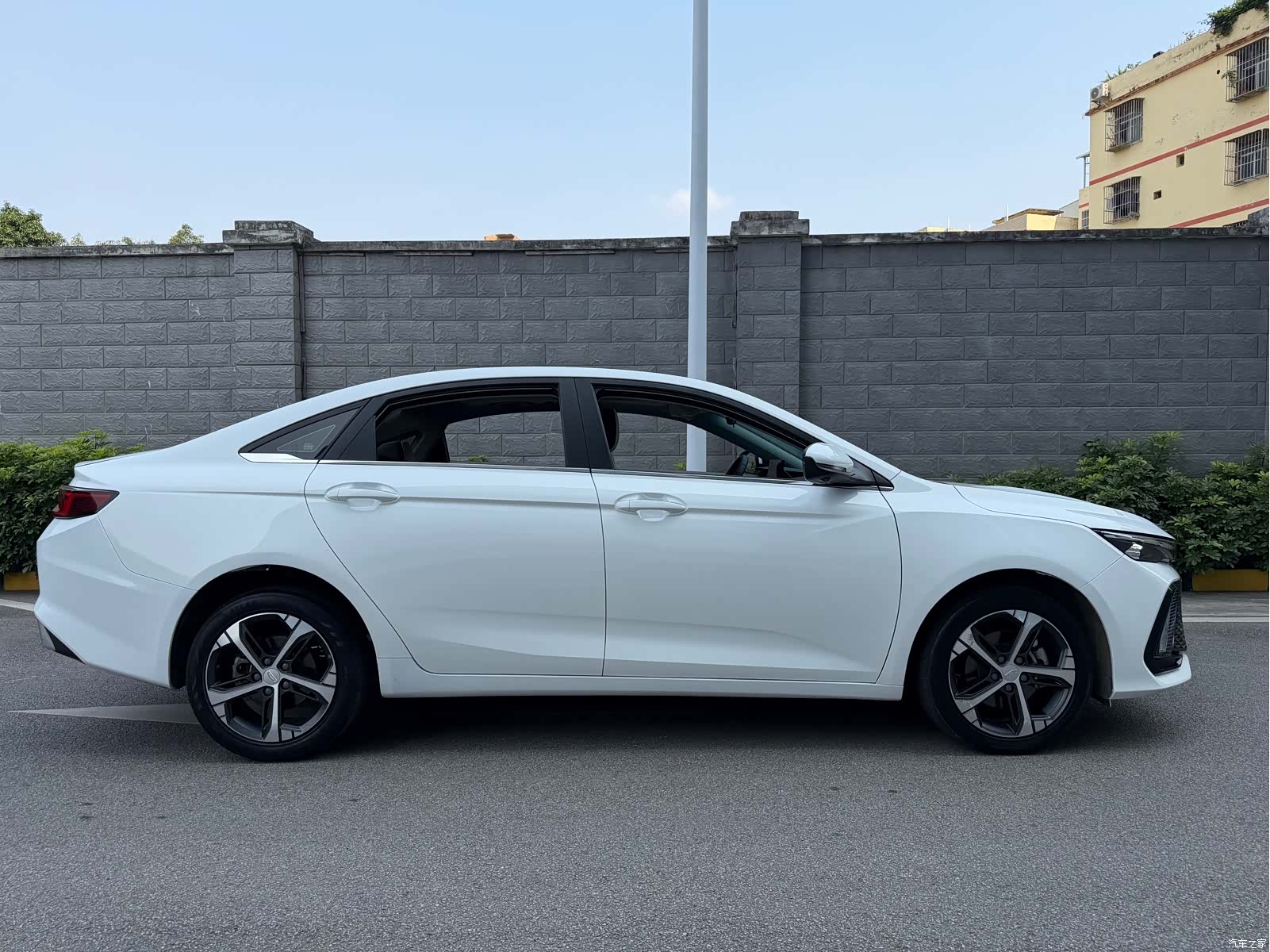 Geely Emgrand, 2022 14