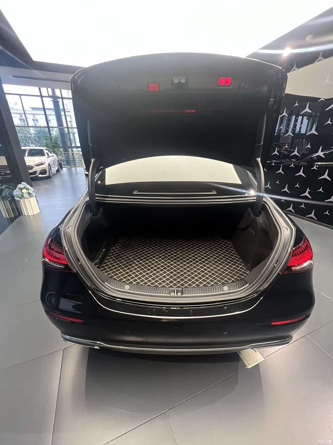 Mercedes-Benz E-Class, 2022 все фото