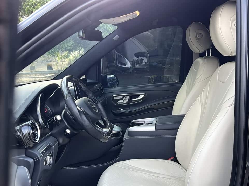 Mercedes-Benz V-class