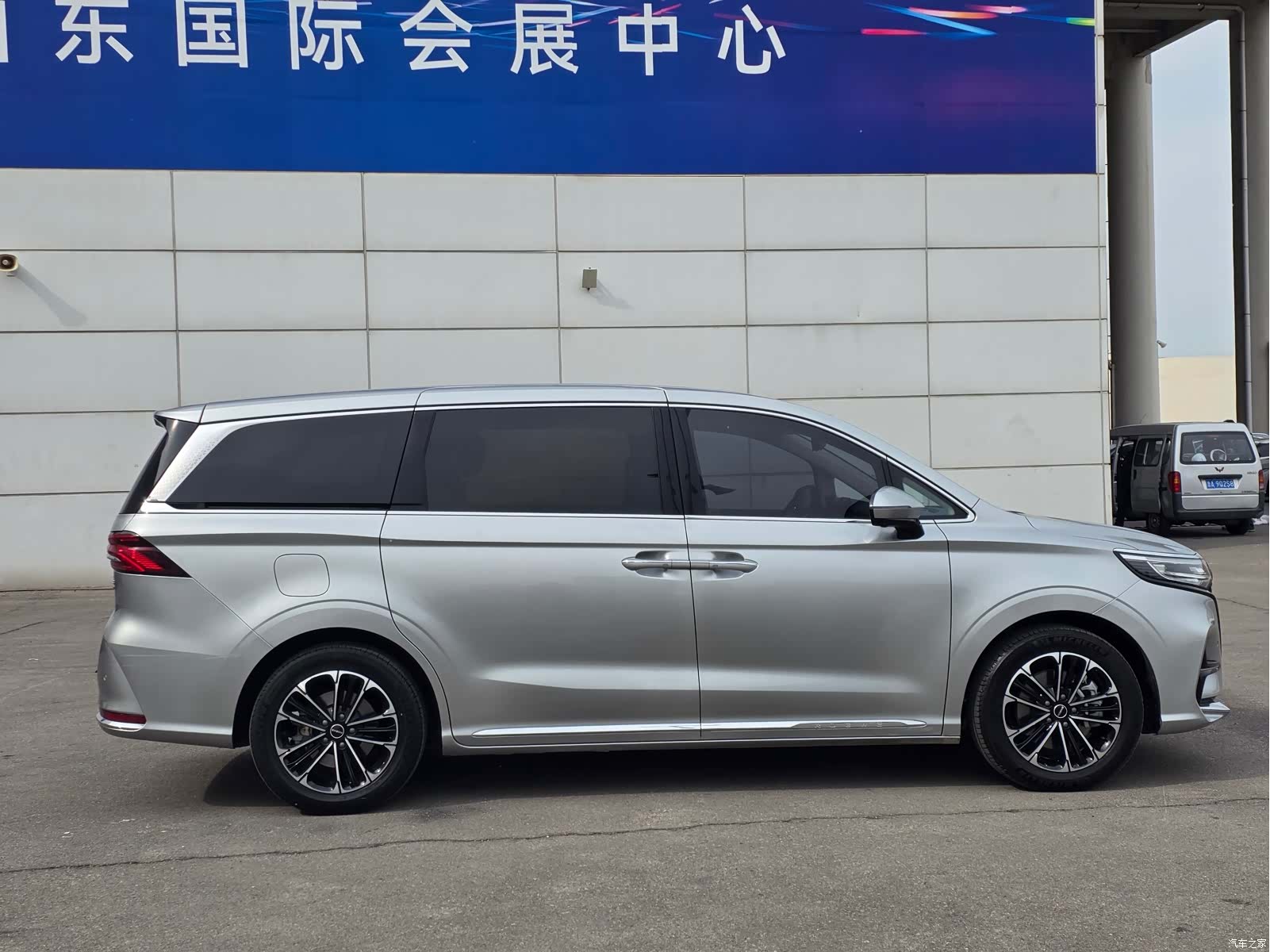 Roewe iMAX8, 2022 все фото