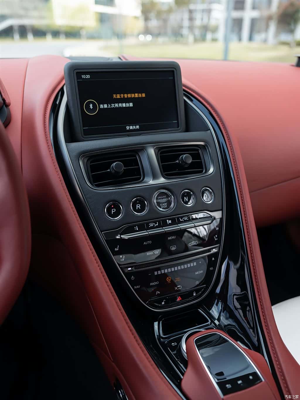 Aston Martin DBS, 2019 12