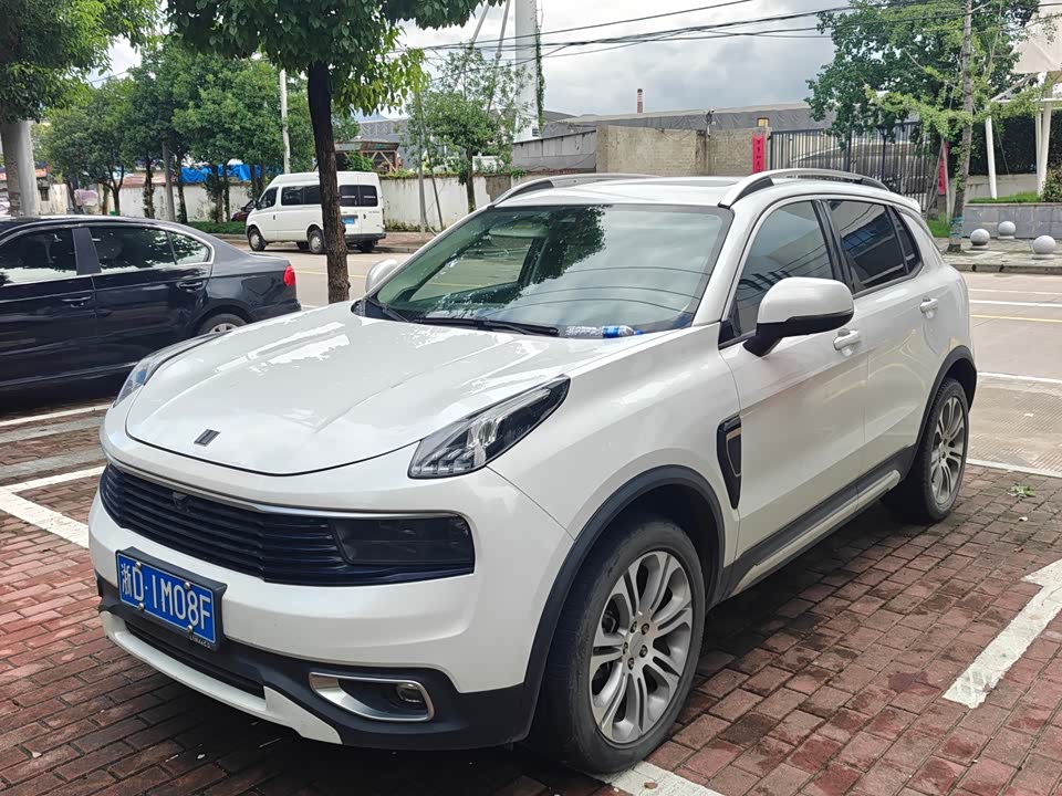 Lynk & Co 01