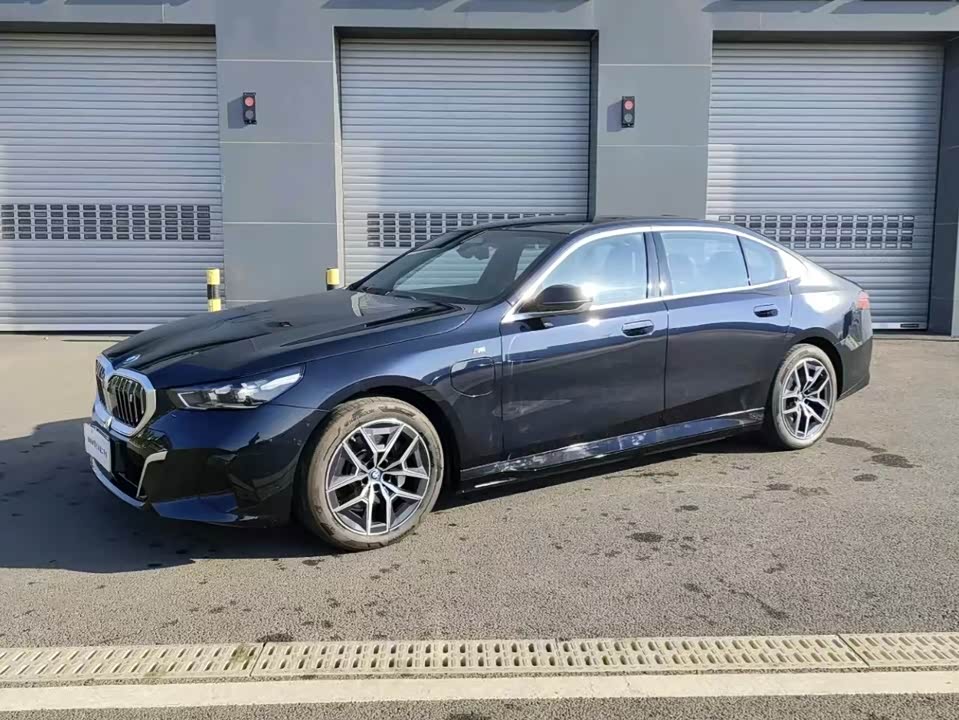 BMW i5