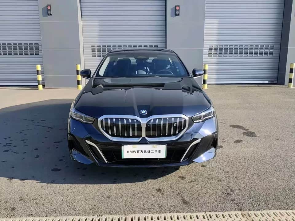 BMW i5