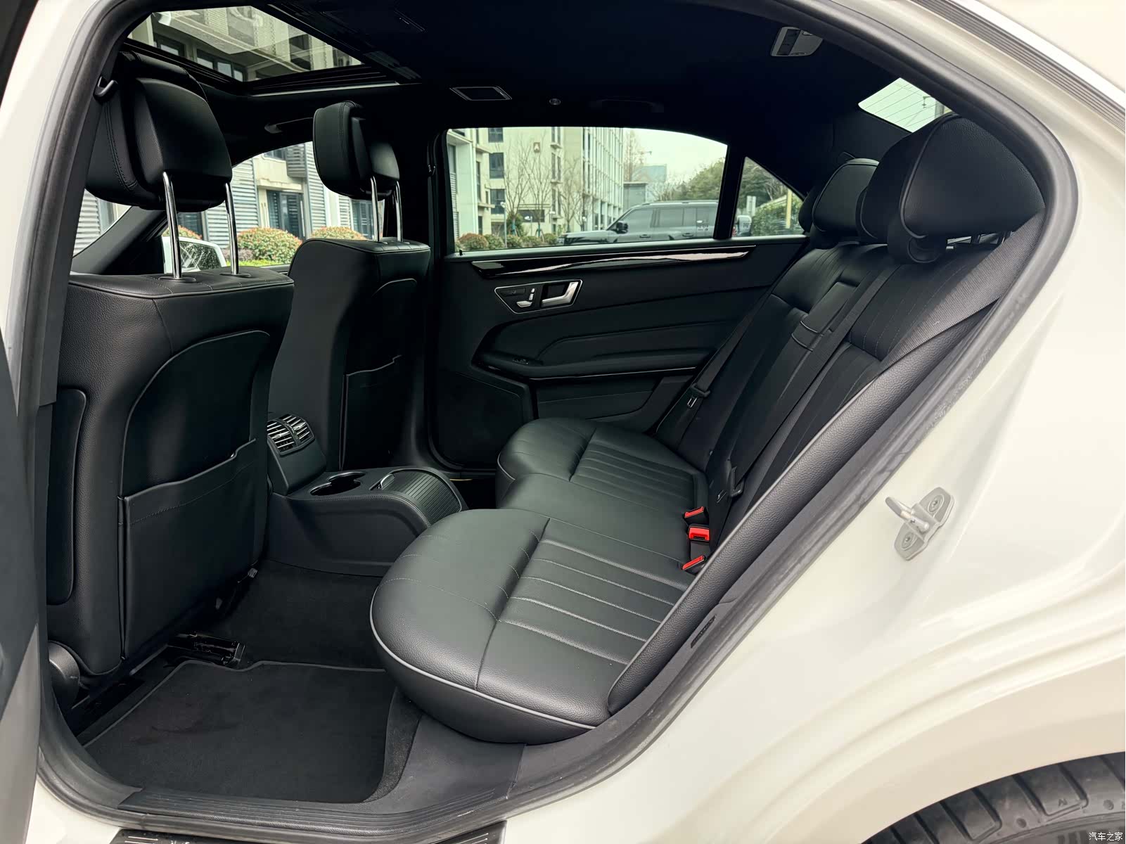 Mercedes-Benz E-Class, 2015 10