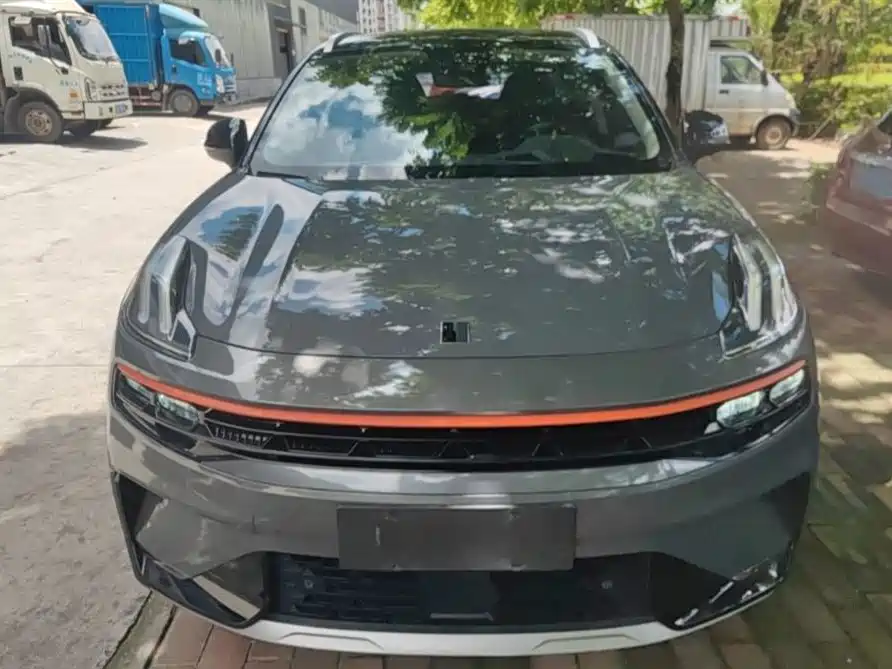 Lynk & Co 06