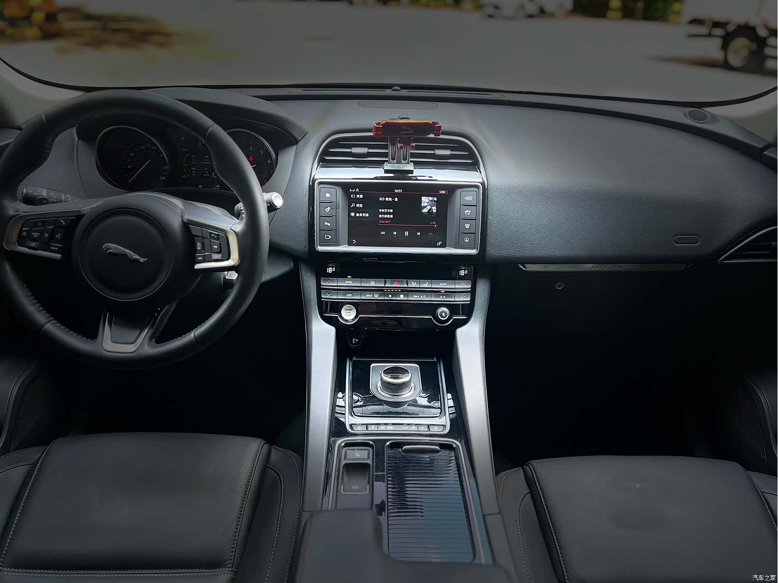 Jaguar F-PACE, 2017 9