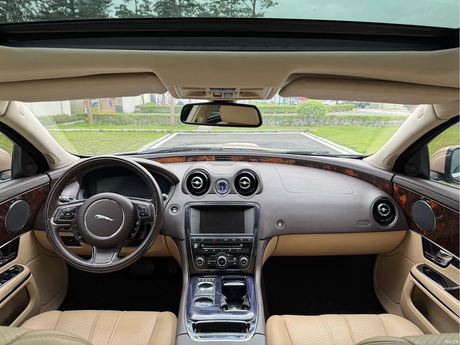 Jaguar XJ, 2012 24