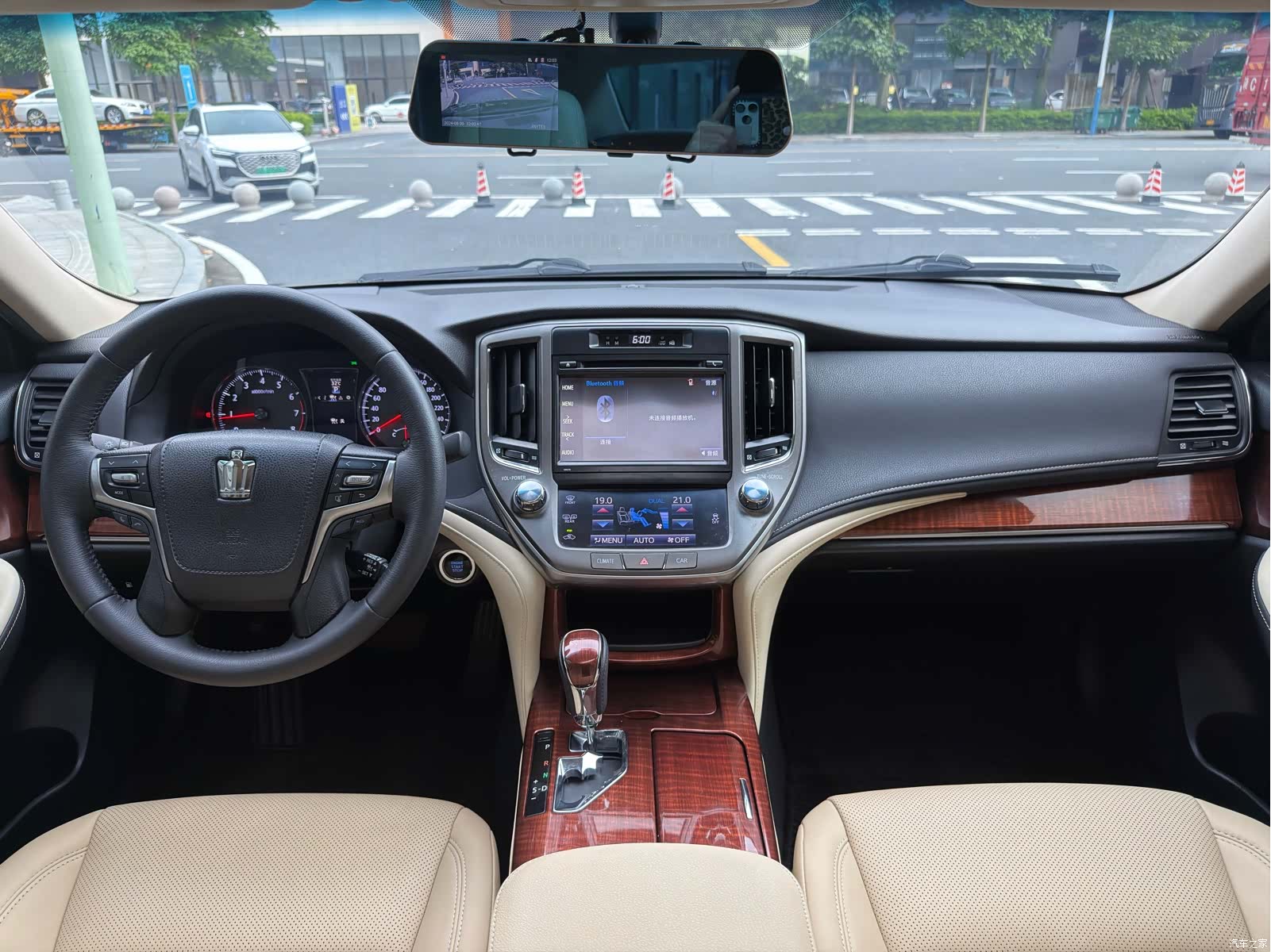 Toyota Crown, 2016 9