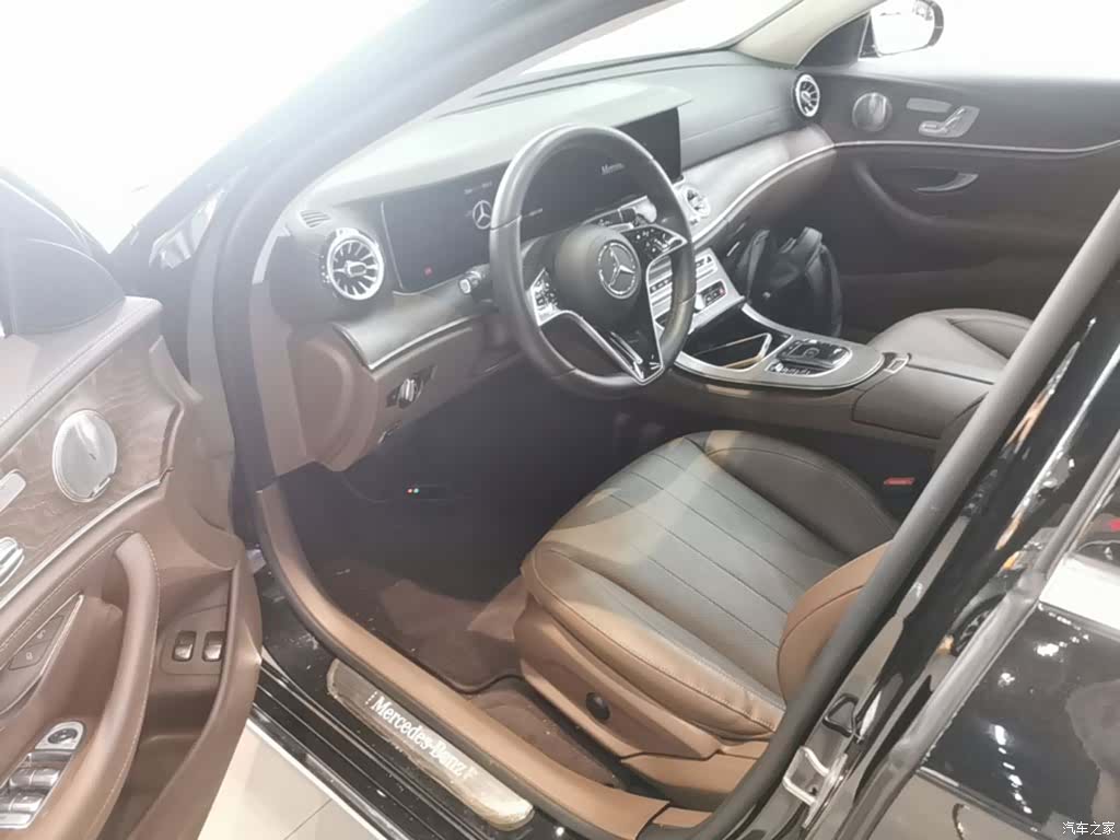 Mercedes-Benz E-Class, 2023 16
