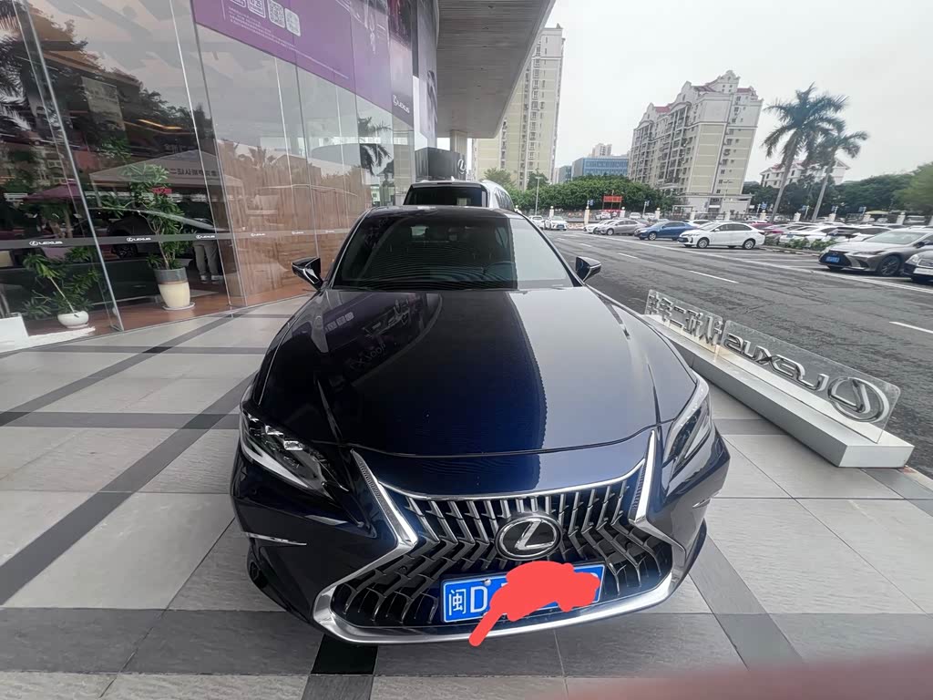 Lexus ES