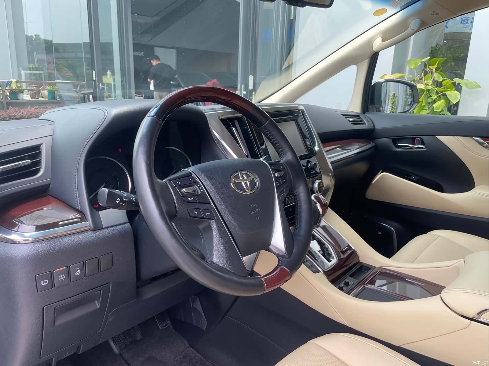Toyota Alphard, 2018 6