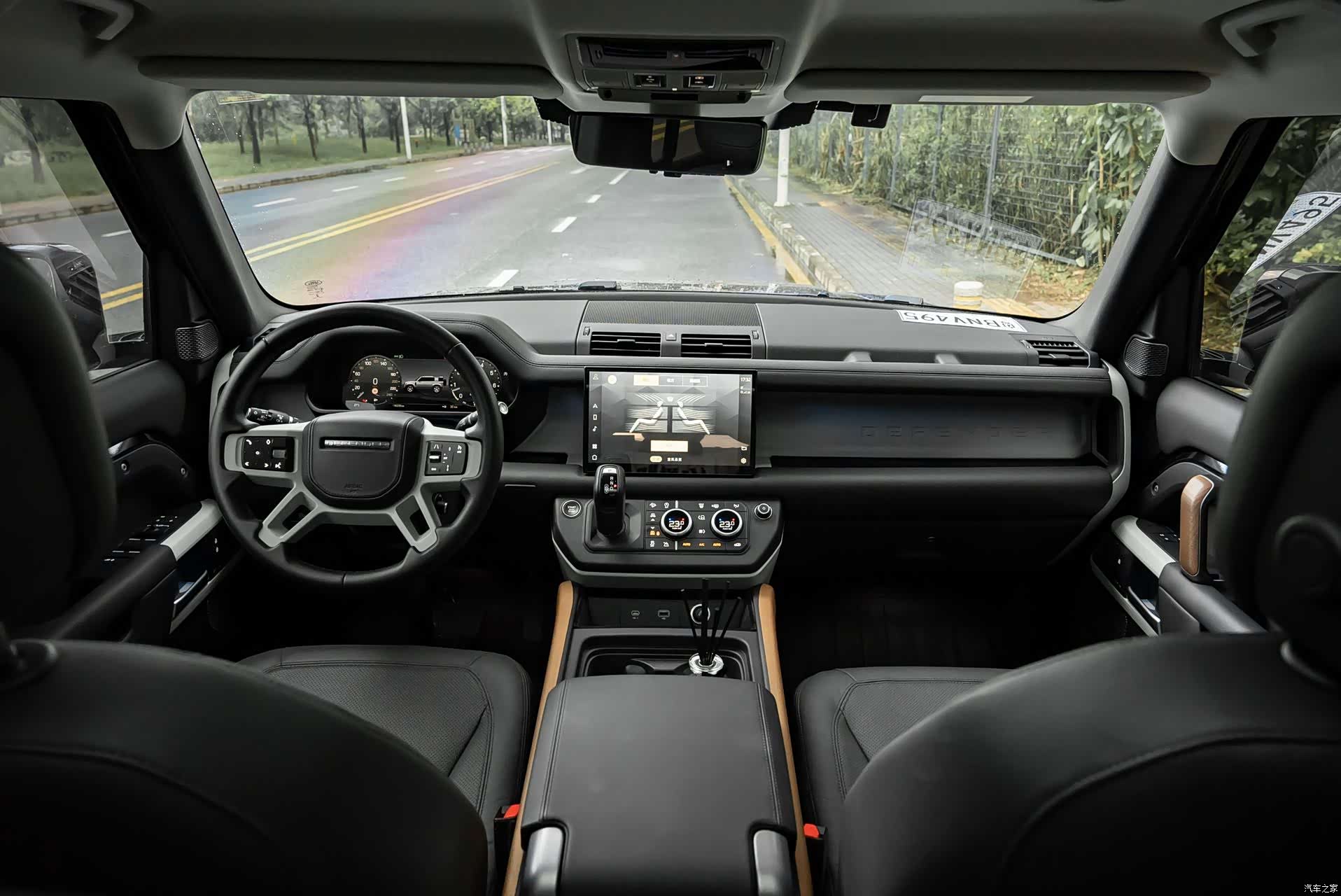 Land Rover Defender, 2023 4