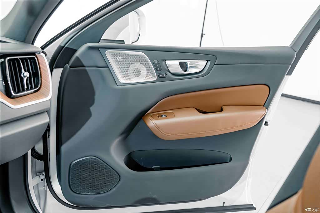 Volvo XC60, 2025 16