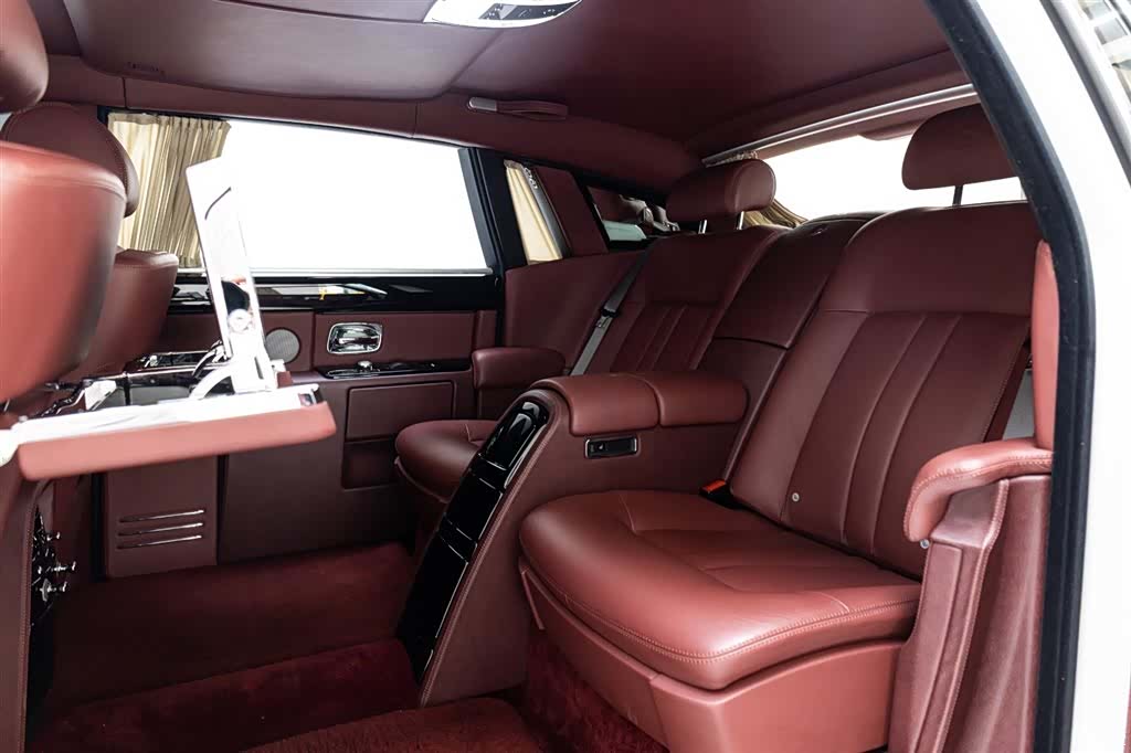 Rolls-Royce Phantom, 2016 11